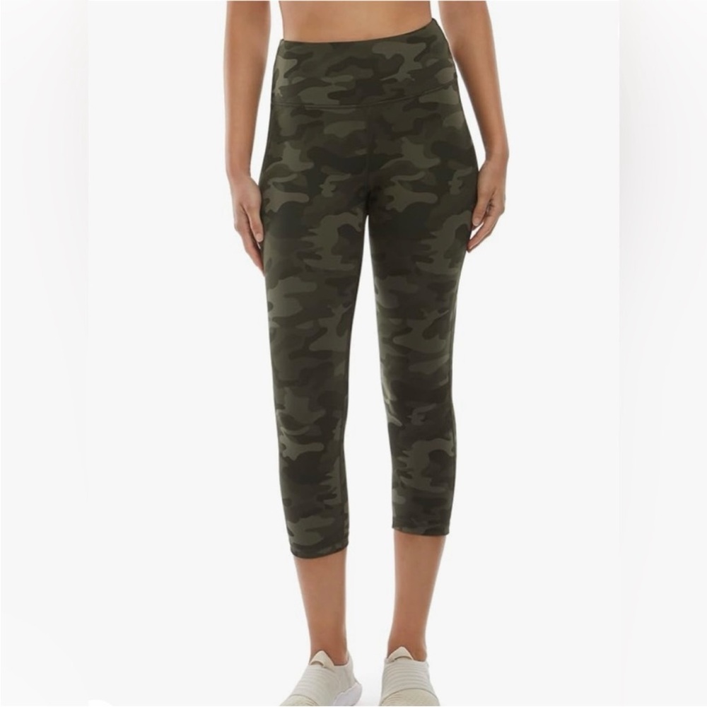 3/$15 Danskin 3/4 Camo Leggings